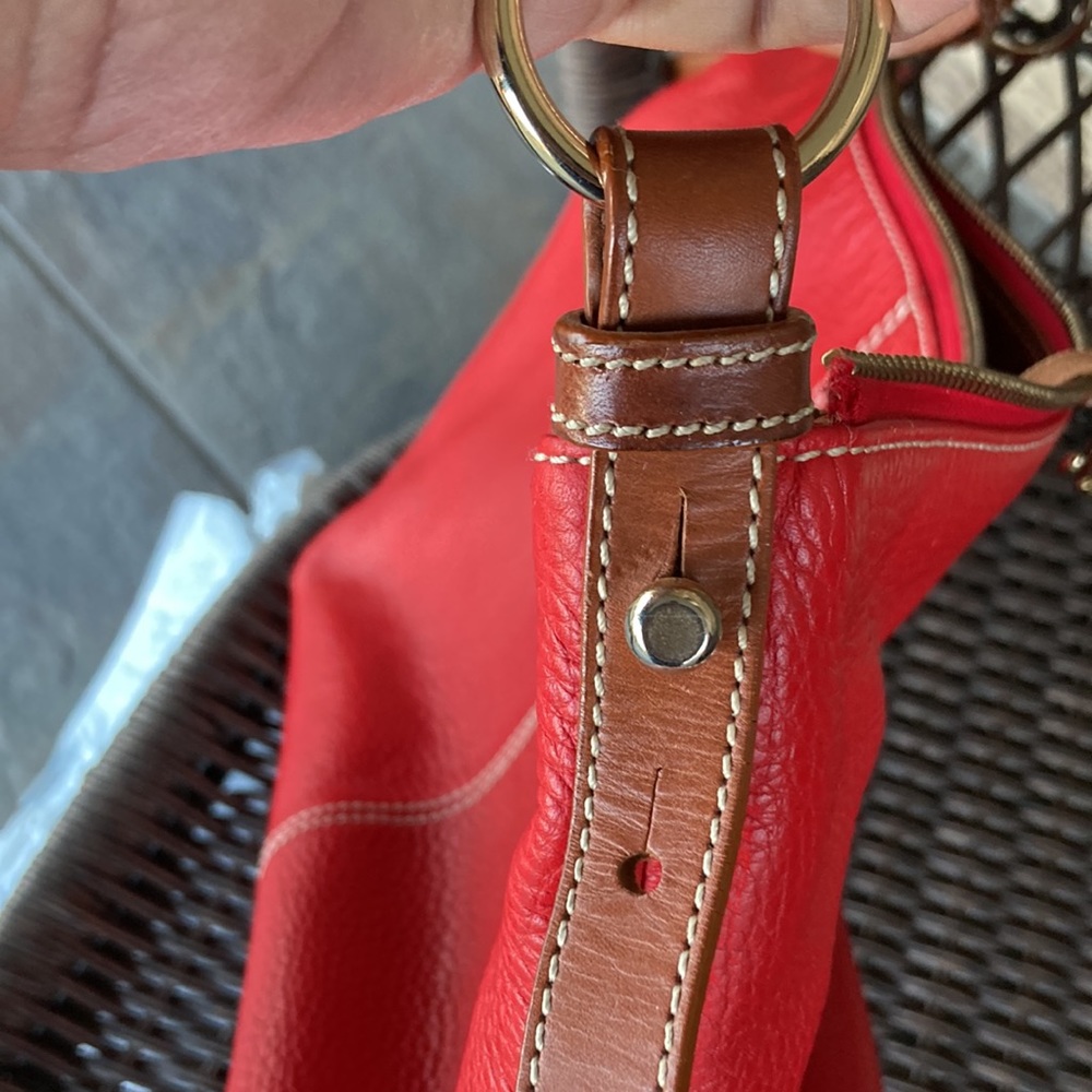 DOONEY & BOURKE RED PEBBLED LEATHER SHOULDER BAG/HOBO PURSE. 2 ZIPPERED POCKETS - Picture 16 of 16